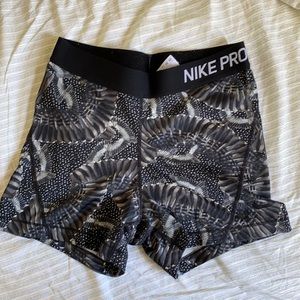 Black patterned Nike Pros